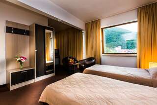 Отель Hemus Hotel - Vratza Vratsa Двухместный номер с 2 отдельными кроватями-2